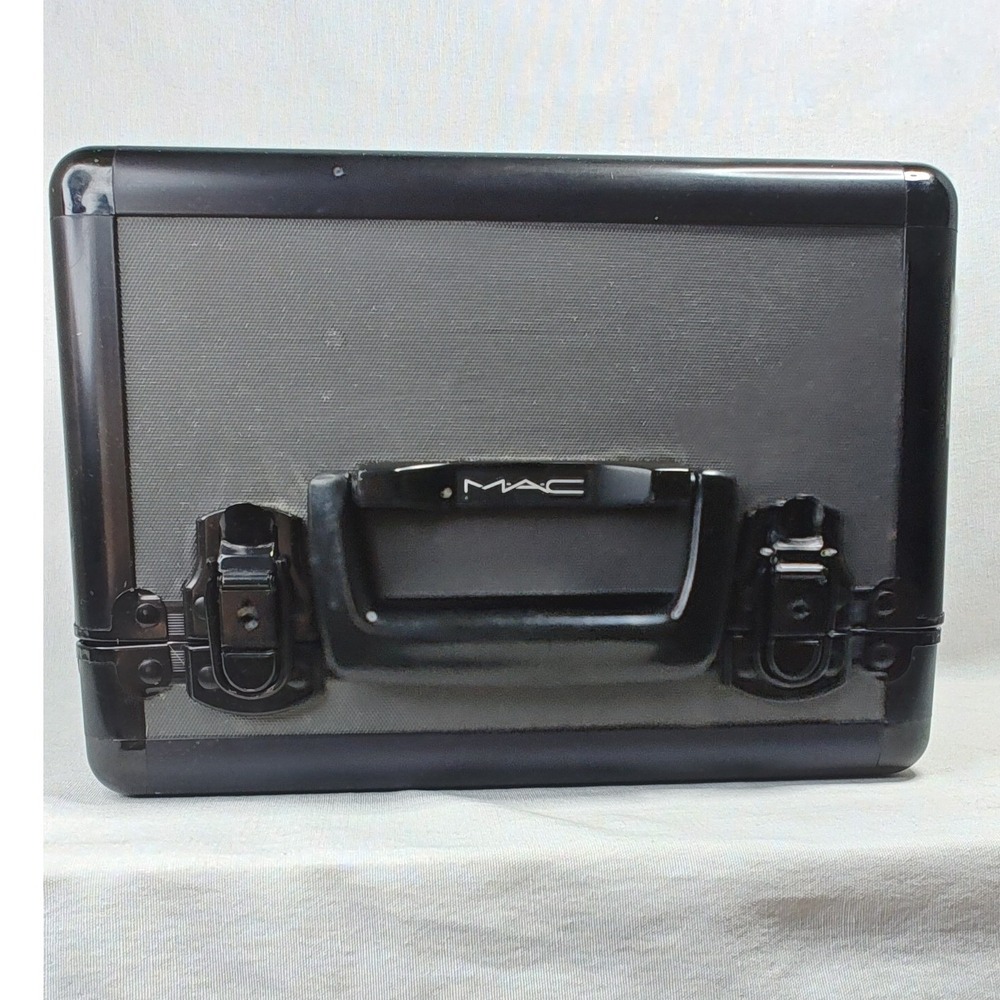 MAC Makeup Train Case Black Silver Aluminum Tiered‎ Cantilever Large OS 90